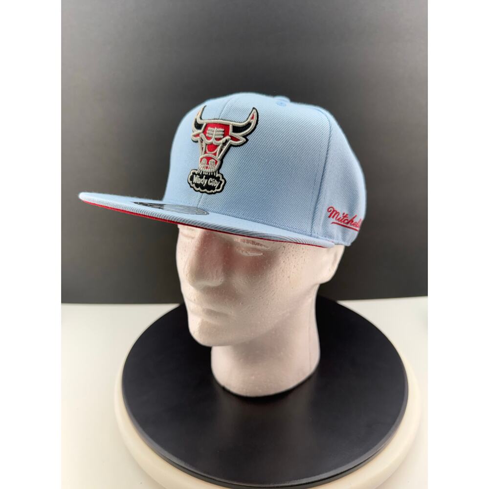 Mitchell & Ness Dynasty‎ Chicago Bulls Windy City Light Blue Fitted Hat 7 1/4